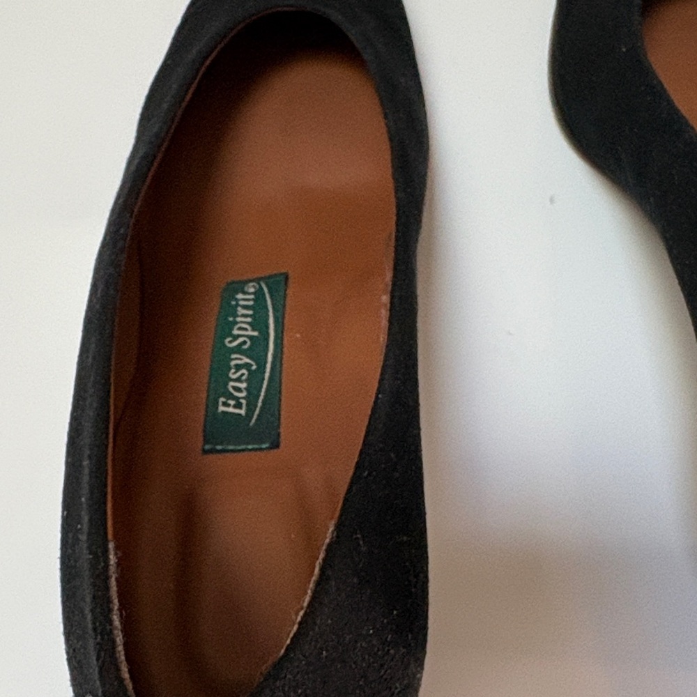 Easy Spirit Elegant Black Heels - Picture 5 of 8